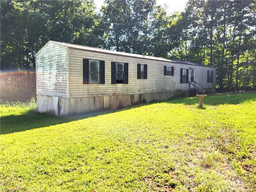 Manufactured Home at 351 Robbins Lane, Lexington NC 27292, Lexington, photo 5 of 8