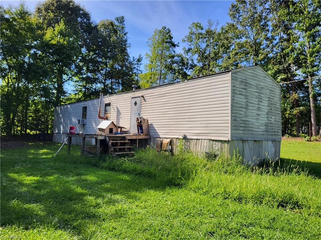 Manufactured Home at 351 Robbins Lane, Lexington NC 27292, Lexington, photo 7 of 8