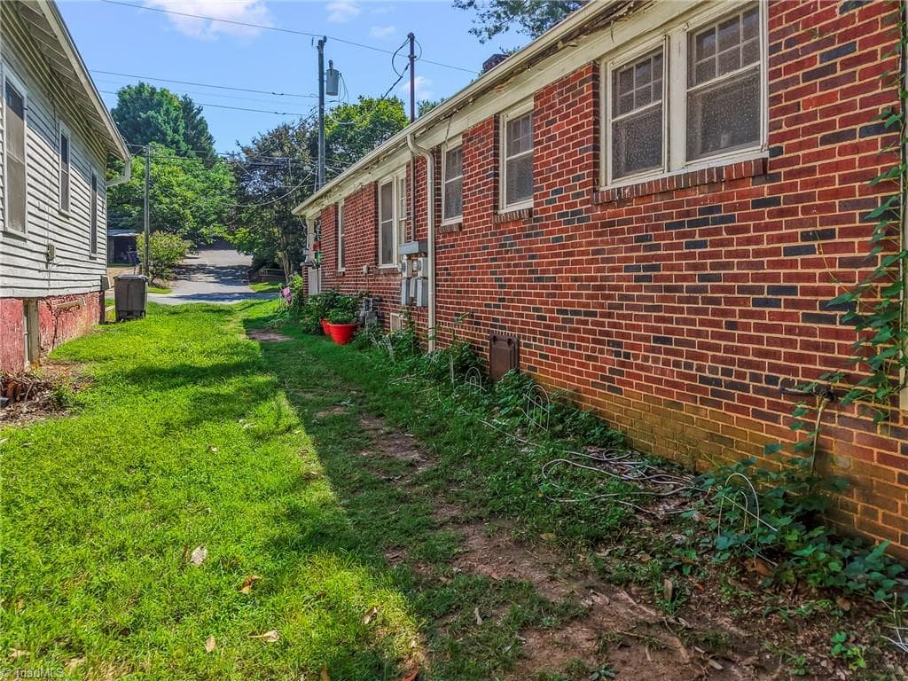 Duplex at 118 & 120 S Poplar Street, Winston-Salem NC 27101, Winston-Salem, photo 15 of 19