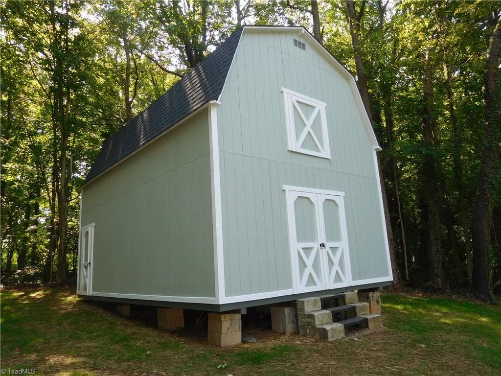 Stick/Site Built at 144 Edgewood Circle, Winston-Salem NC 27127, photo 2 of 22