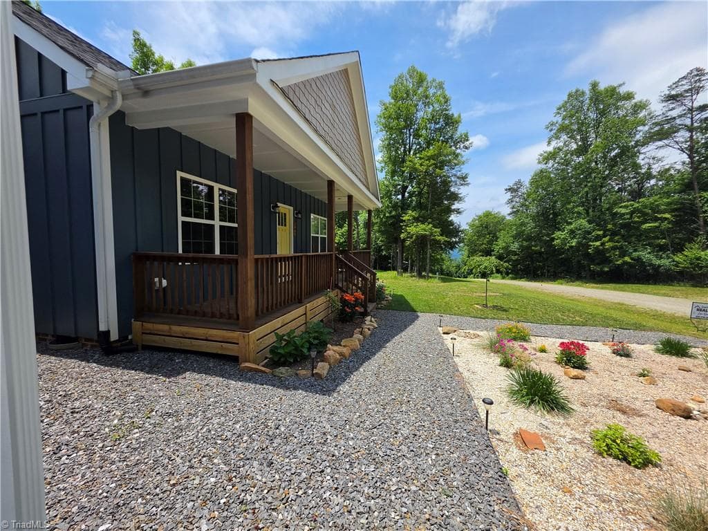 Stick/Site Built at 587 Seven Springs Parkway, Ararat VA 24328, Ararat, photo 8 of 31