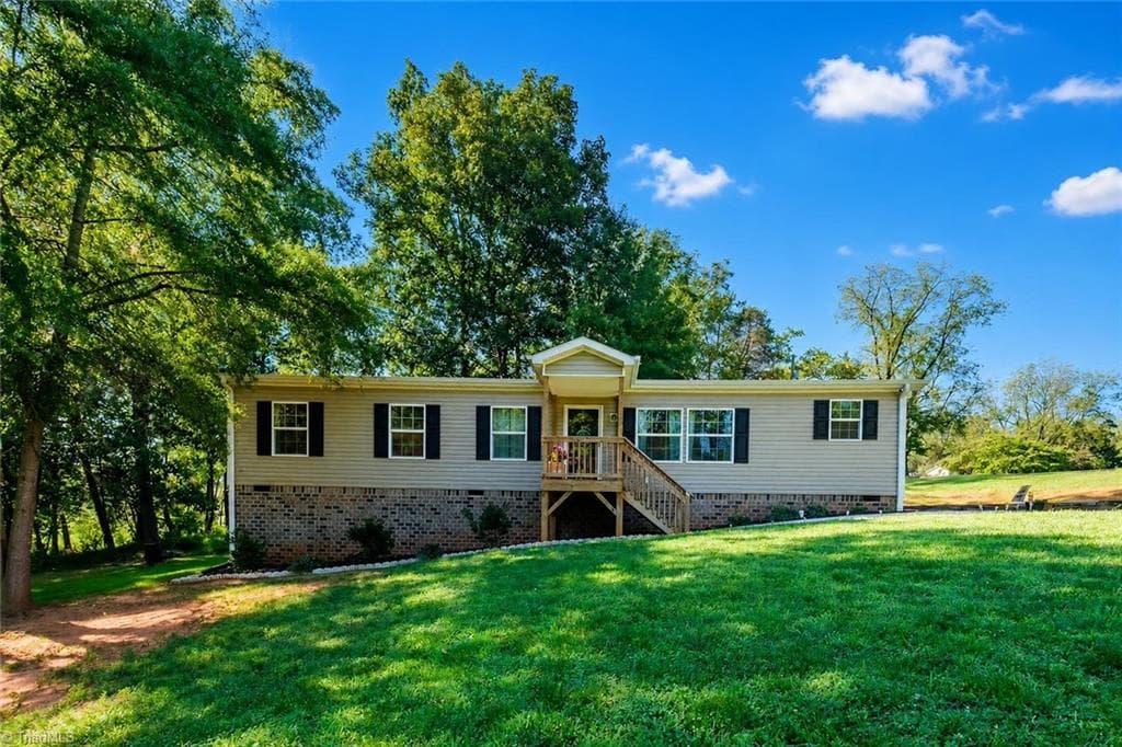 Manufactured Home at 1317 Haire Road, Yadkinville NC 27055, Yadkinville, photo 3 of 88