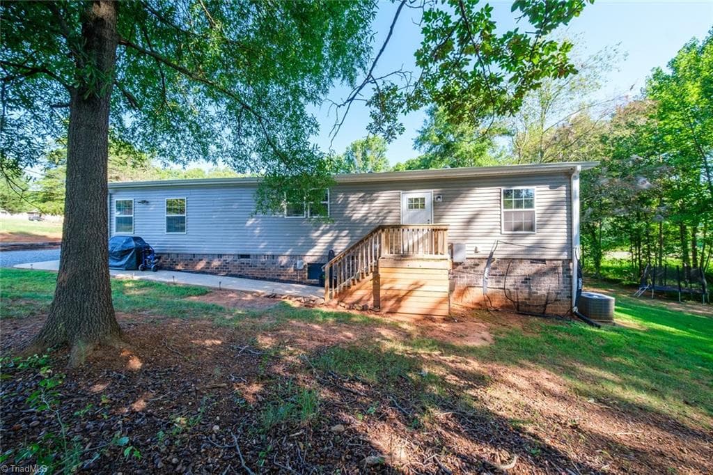 Manufactured Home at 1317 Haire Road, Yadkinville NC 27055, Yadkinville, photo 11 of 88