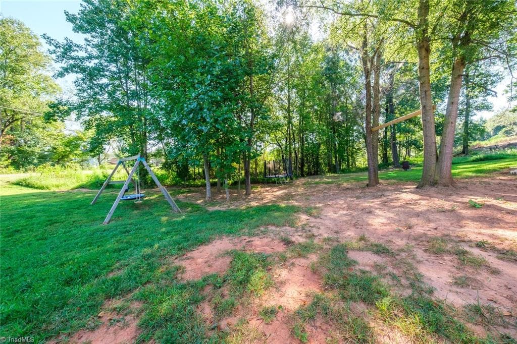 Manufactured Home at 1317 Haire Road, Yadkinville NC 27055, Yadkinville, photo 13 of 88