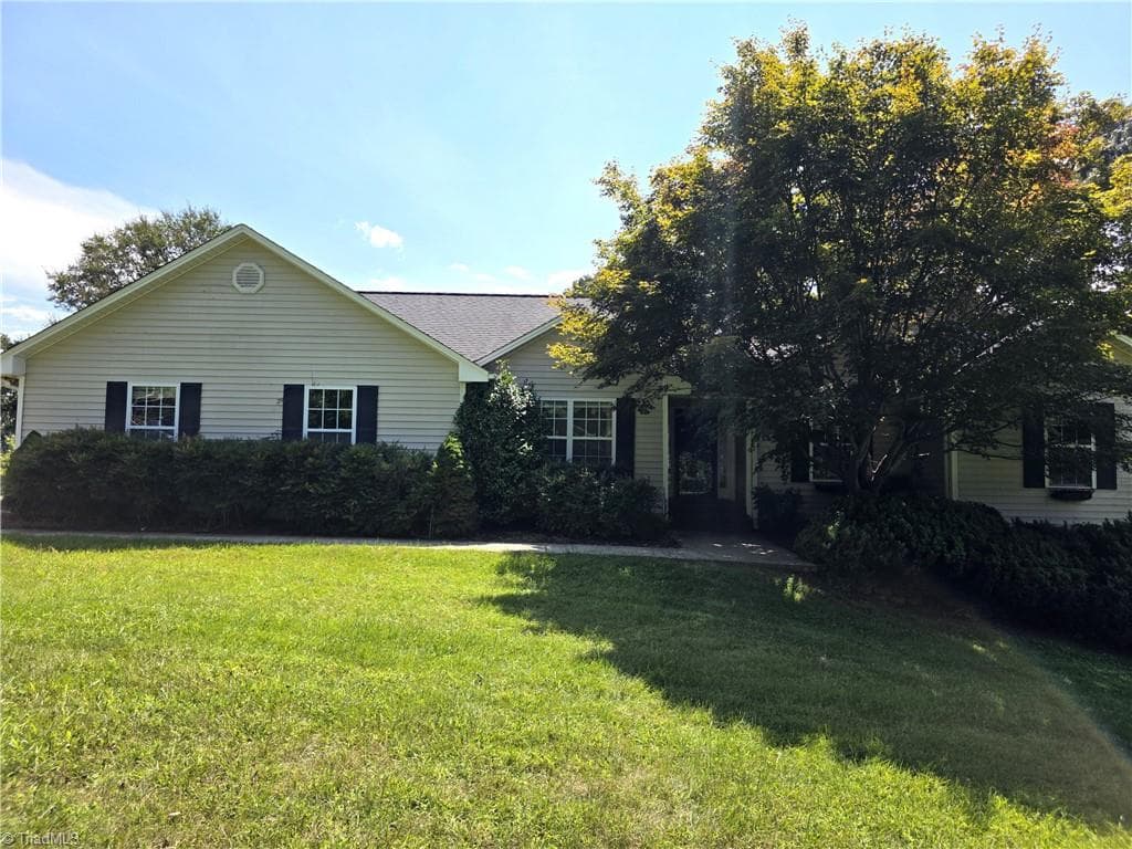 1701 Greenhill Road, Mount Airy NC 27030