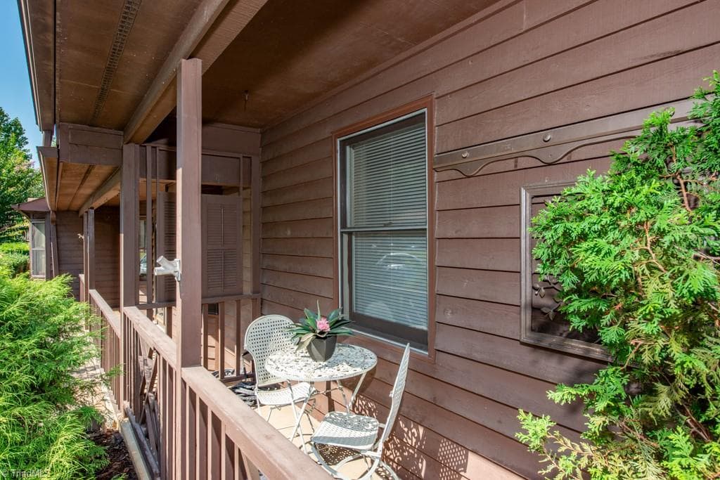 Stick/Site Built at 397 James Court, High Point NC 27265, photo 4 of 38