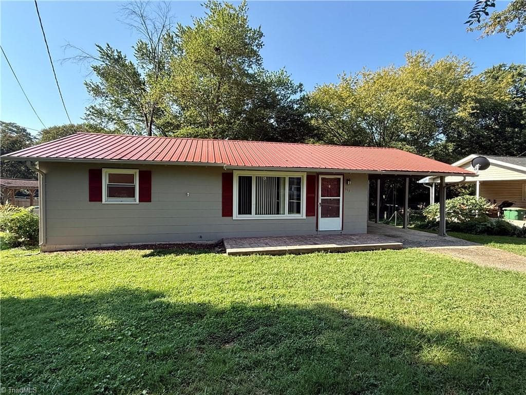 Stick/Site Built at 111 Arbor Street, Boonville NC 27011, photo 2 of 19