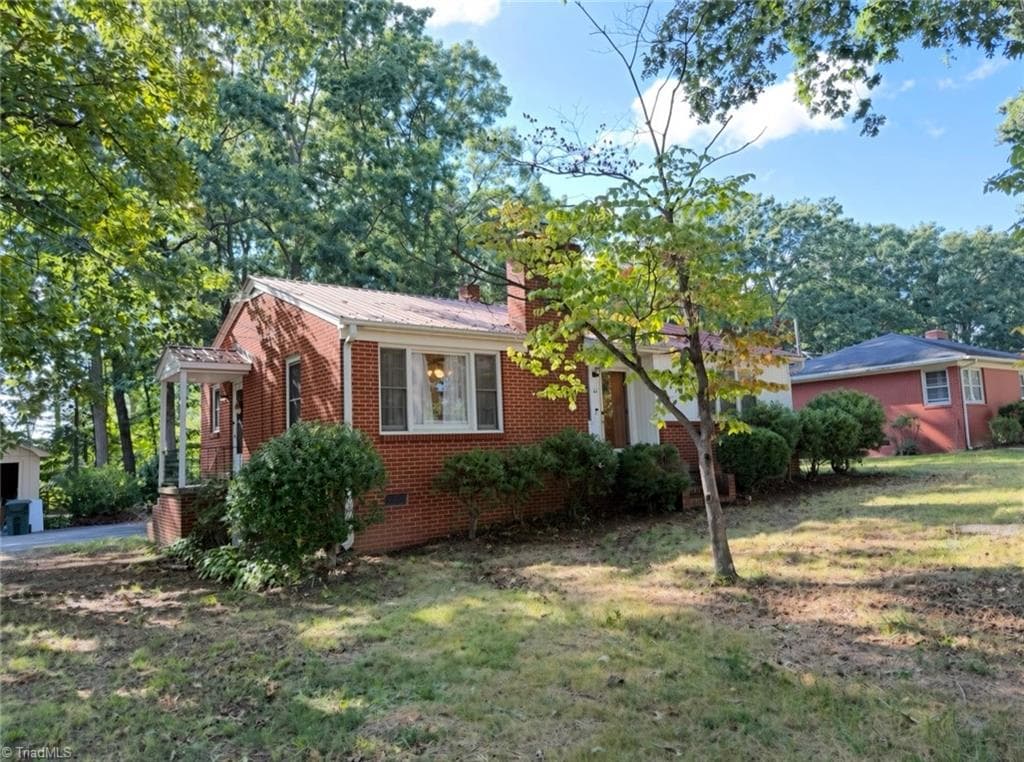 Stick/Site Built at 16 Vivian Street, Thomasville NC 27360, photo 3 of 33