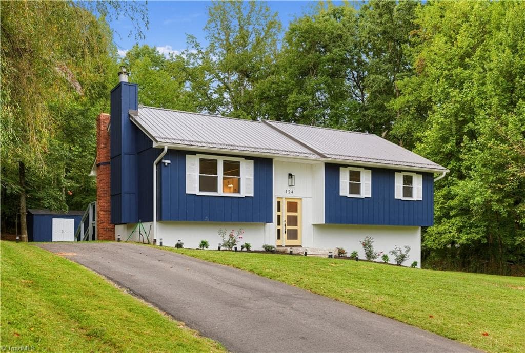 Stick/Site Built at 124 Oak Ridge Drive, Mount Airy NC 27030, Mount Airy, photo 5 of 58