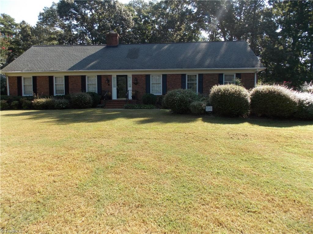 Stick/Site Built at 4915 Warfield Drive, Greensboro NC 27406, photo 2 of 23