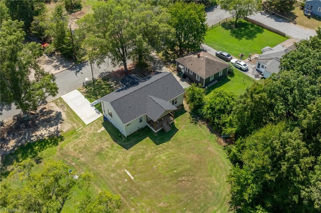 Stick/Site Built at 920 Fairway Avenue, Thomasville NC 27360, photo 29 of 32