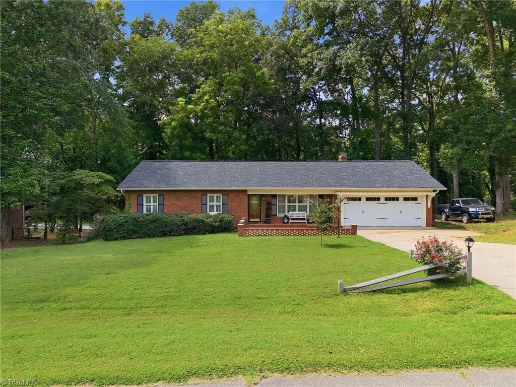 Stick/Site Built at 305 Heritage Circle, Statesville NC 28625, Statesville, photo 2 of 33