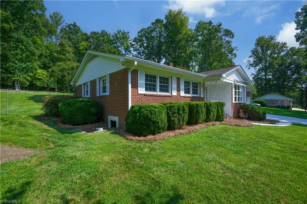 Stick/Site Built at 1133 Pennywood Drive, High Point NC 27265, photo 4 of 42