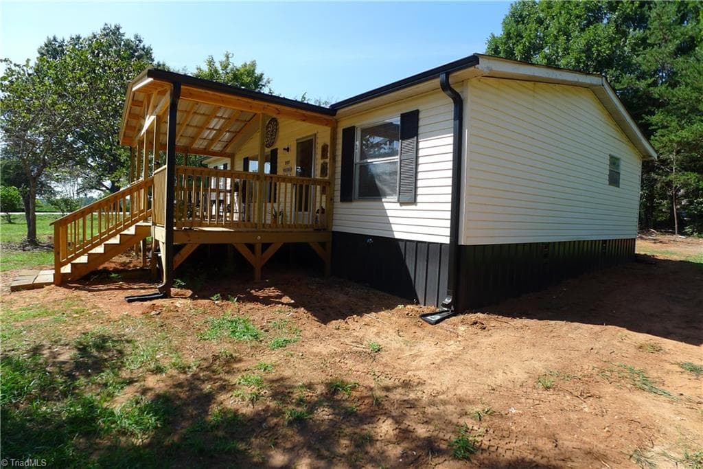 Manufactured Home at 2005 Monico Lane, Yadkinville NC 27055, Yadkinville, photo 3 of 64