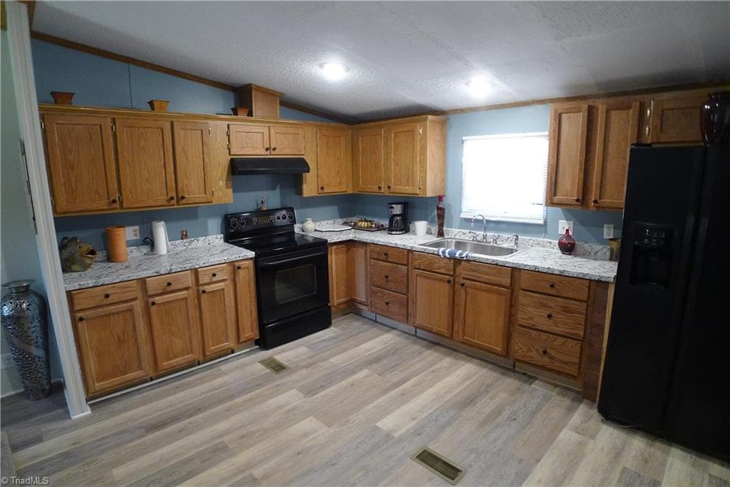 Manufactured Home at 2005 Monico Lane, Yadkinville NC 27055, Yadkinville, photo 37 of 64