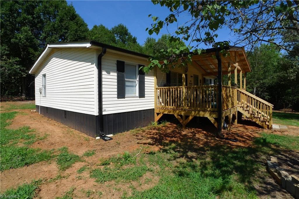 Manufactured Home at 2005 Monico Lane, Yadkinville NC 27055, Yadkinville, photo 15 of 64