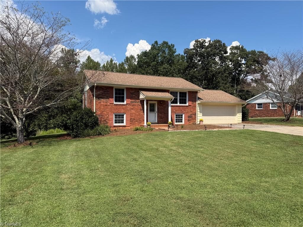 329 Hunter Hills Street, North Wilkesboro NC 28659