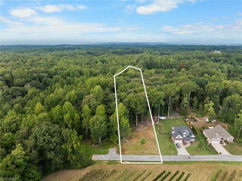 Single Family Residence at 182 Belle Arbor Drive, Winston-Salem NC 27107, Winston-Salem, photo 3 of 12