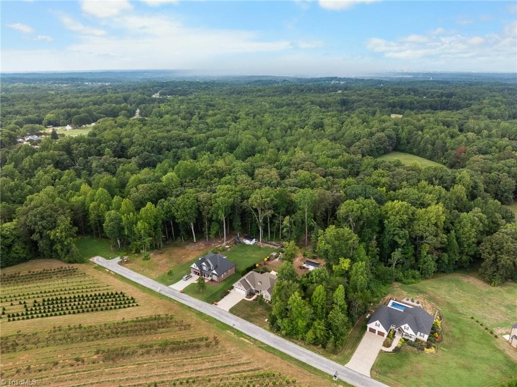 Single Family Residence at 182 Belle Arbor Drive, Winston-Salem NC 27107, Winston-Salem, photo 5 of 12