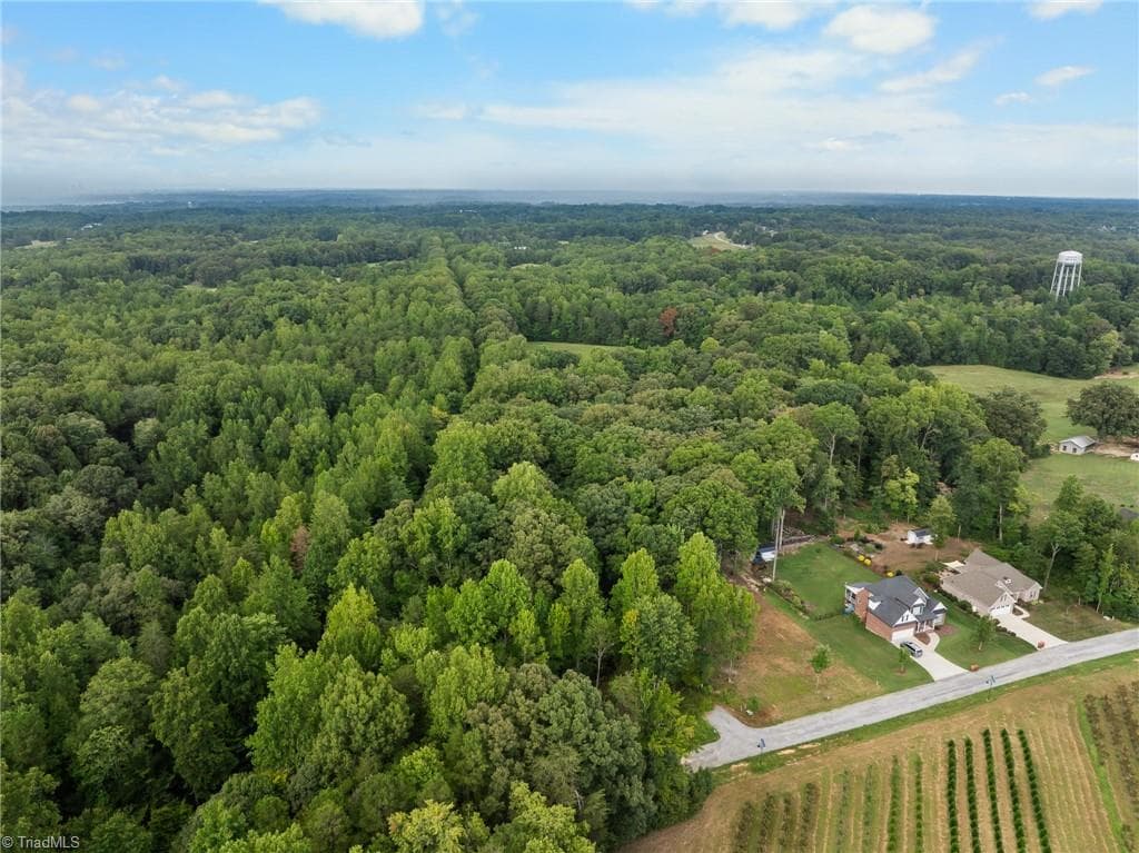 Single Family Residence at 182 Belle Arbor Drive, Winston-Salem NC 27107, Winston-Salem, photo 9 of 12