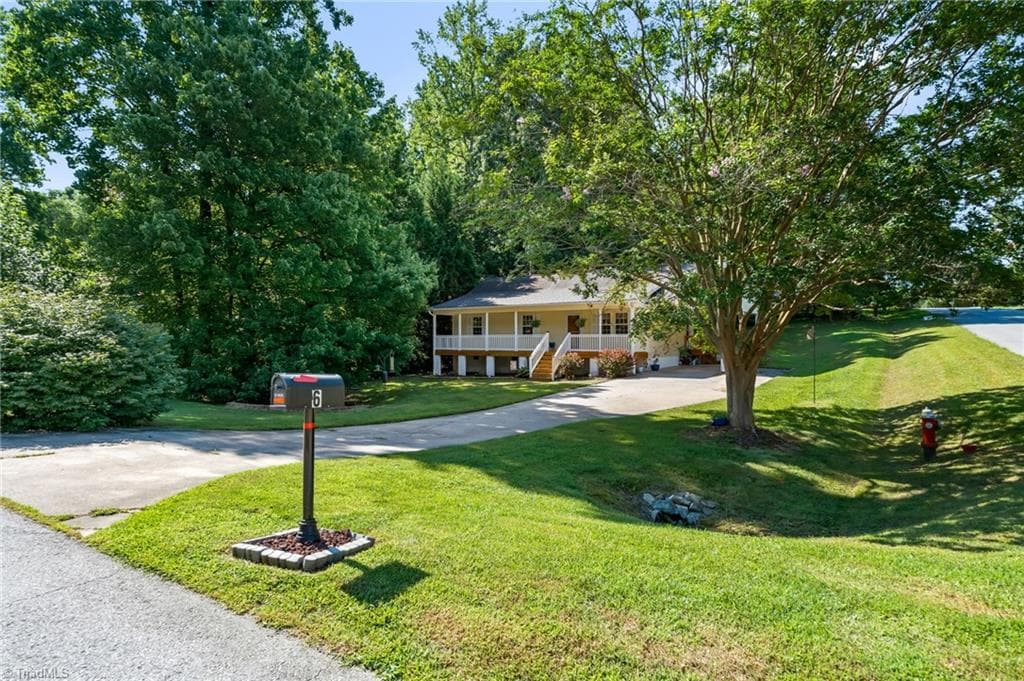 Stick/Site Built at 6 Oak Ridge Drive, Thomasville NC 27360, photo 3 of 30