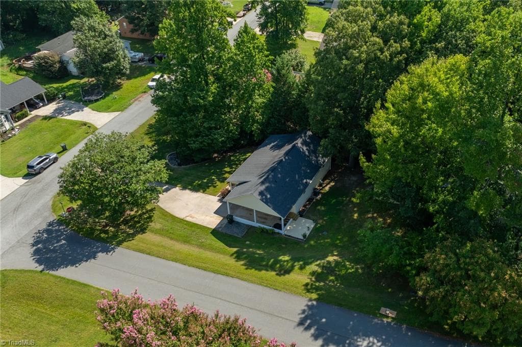 Stick/Site Built at 6 Oak Ridge Drive, Thomasville NC 27360, photo 28 of 30