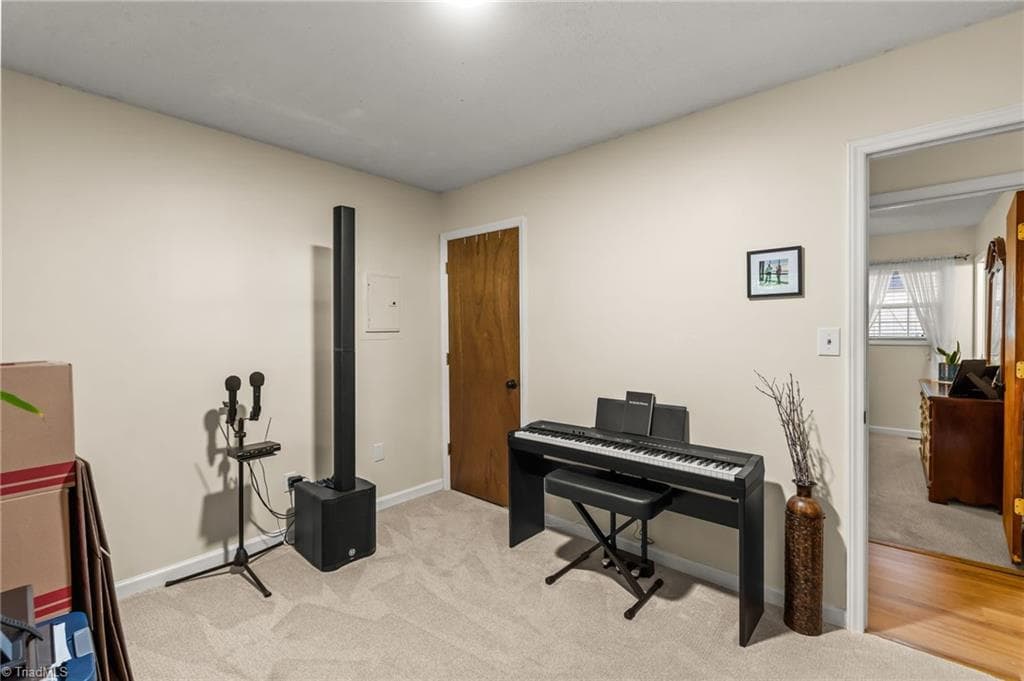 Stick/Site Built at 6 Oak Ridge Drive, Thomasville NC 27360, photo 19 of 30
