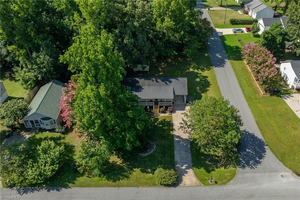Stick/Site Built at 6 Oak Ridge Drive, Thomasville NC 27360, photo 29 of 30