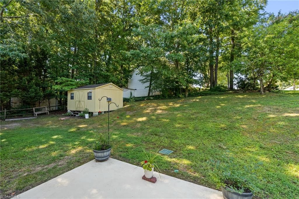 Stick/Site Built at 6 Oak Ridge Drive, Thomasville NC 27360, photo 25 of 30