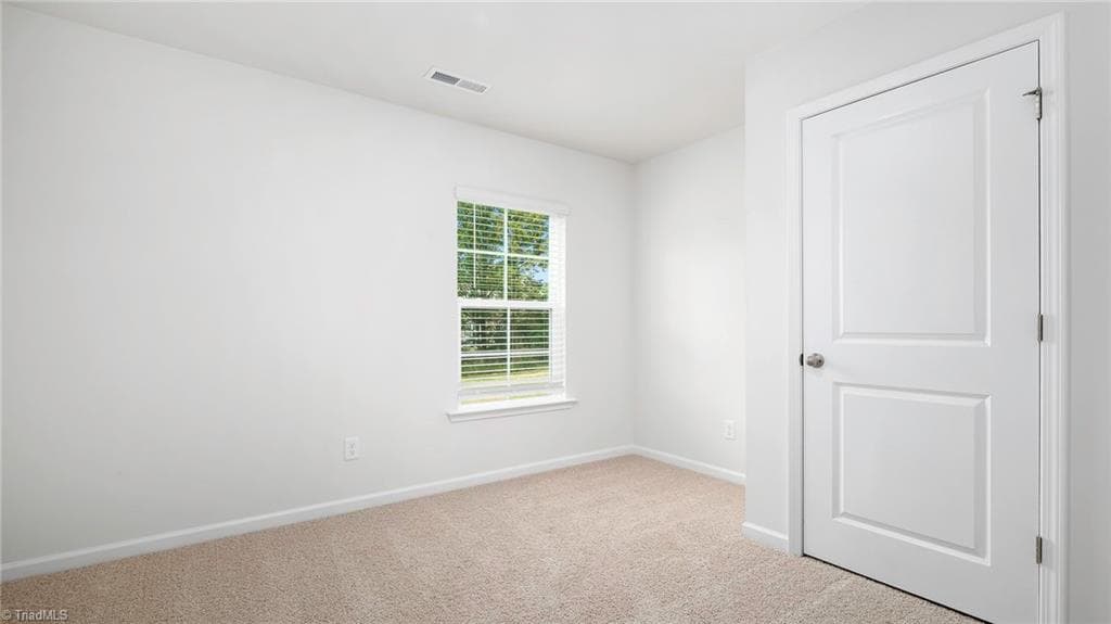 Stick/Site Built at 620 Beechwood Circle, Thomasville NC 27360, photo 6 of 20