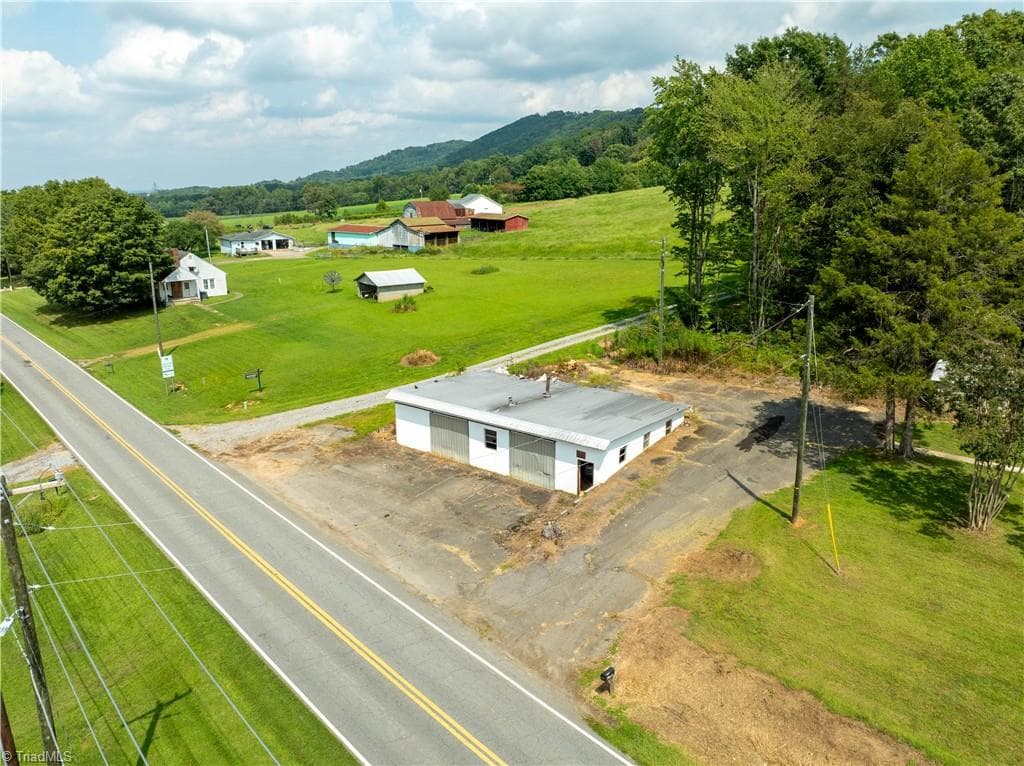 Stick/Site Built at 2316 Swan Creek Road, Jonesville NC 28642, Jonesville, photo 3 of 41