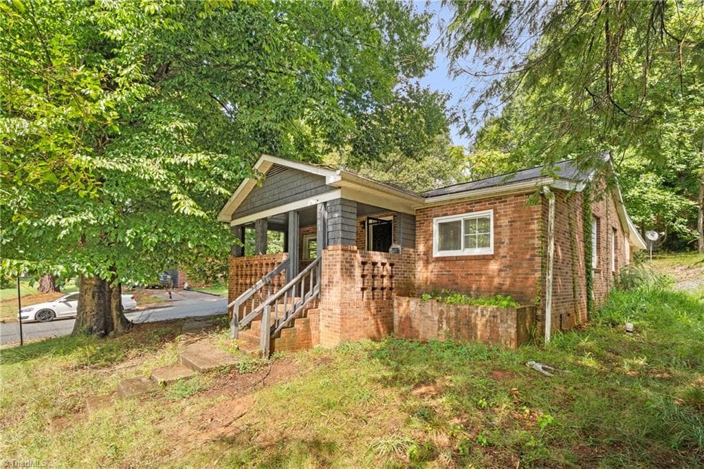Stick/Site Built at 2001 Bowen Boulevard, Winston-Salem NC 27105, Winston-Salem, photo 2 of 25