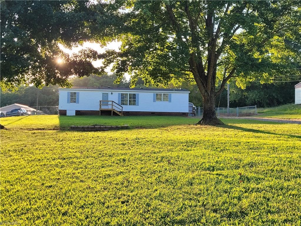 Manufactured Home at 1836 Siloam Road, Mount Airy NC 27030, photo 2 of 14