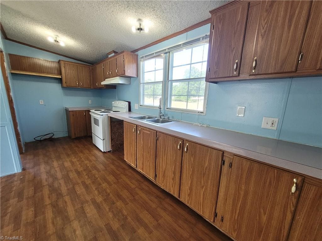 Manufactured Home at 1836 Siloam Road, Mount Airy NC 27030, photo 9 of 14