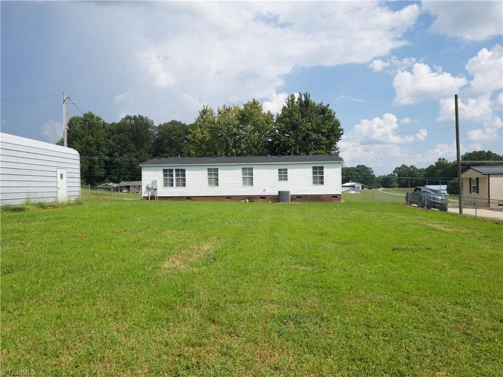 Manufactured Home at 1836 Siloam Road, Mount Airy NC 27030, photo 4 of 14