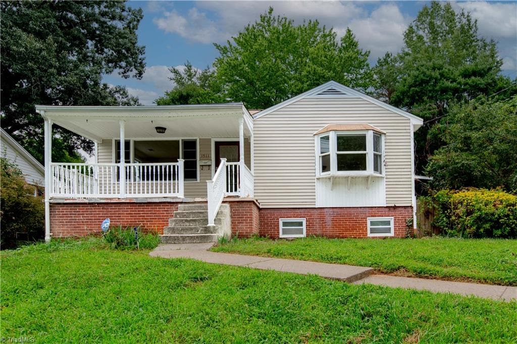 Stick/Site Built at 1511 Sharon Road, Winston-Salem NC 27103, Winston-Salem, photo 3 of 30