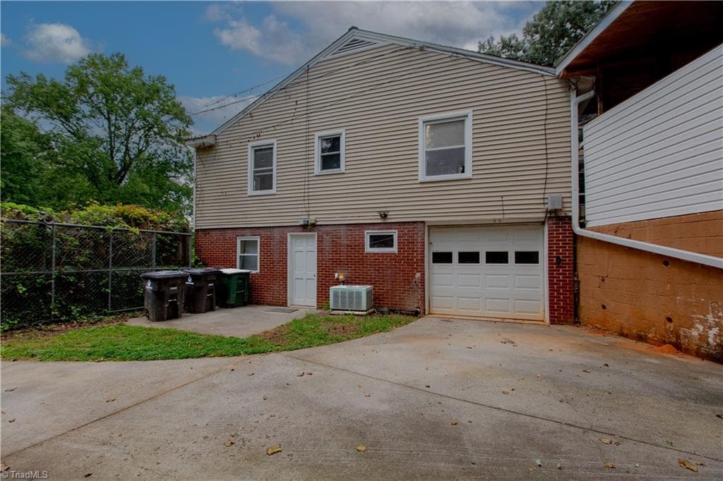 Stick/Site Built at 1511 Sharon Road, Winston-Salem NC 27103, Winston-Salem, photo 28 of 30