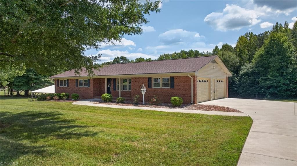 Stick/Site Built at 1335 Old Mill Farm Road, Lexington NC 27295, Lexington, photo 3 of 43