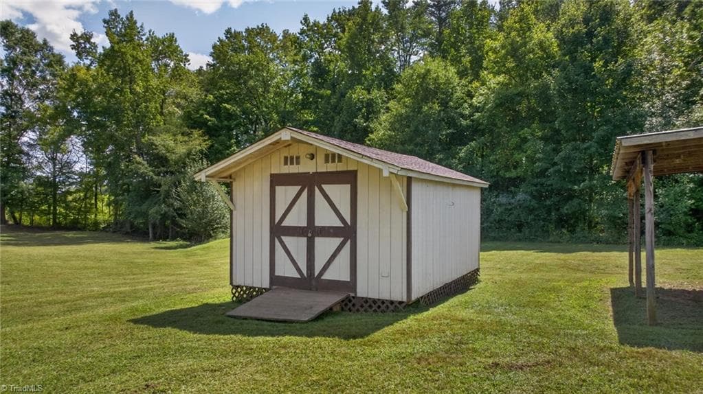 Stick/Site Built at 1335 Old Mill Farm Road, Lexington NC 27295, Lexington, photo 38 of 43