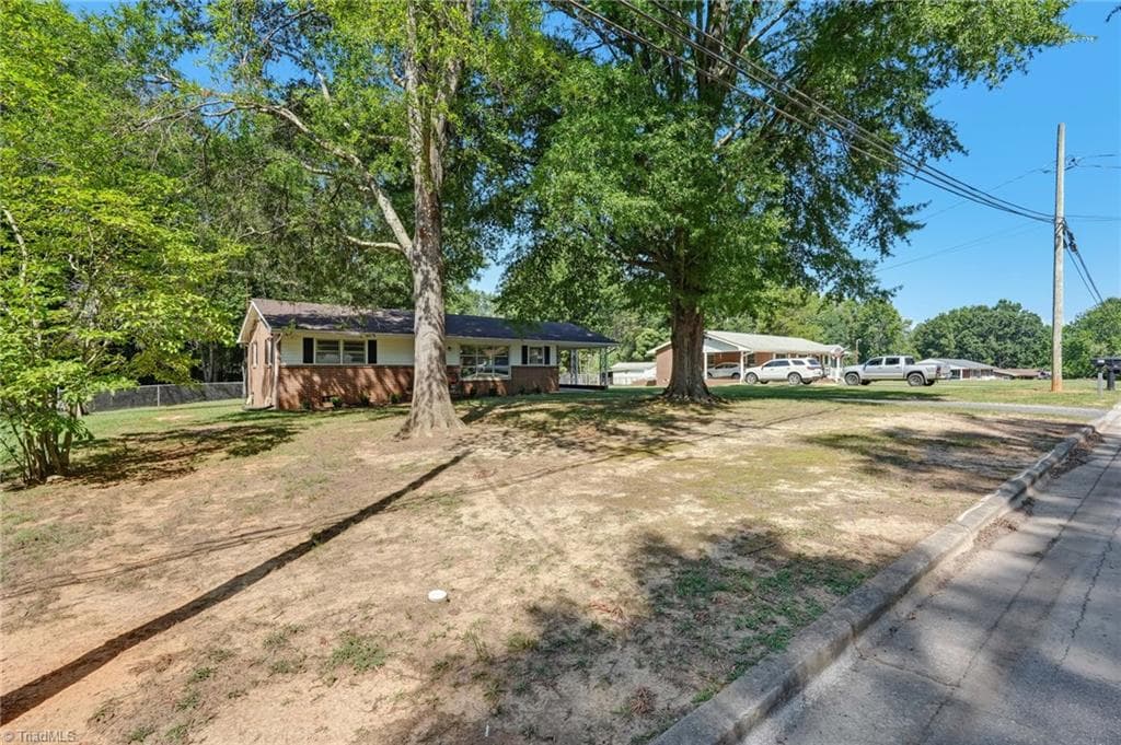 Stick/Site Built at 801 Grand Oaks Drive, Eden NC 27288, Eden, photo 5 of 74