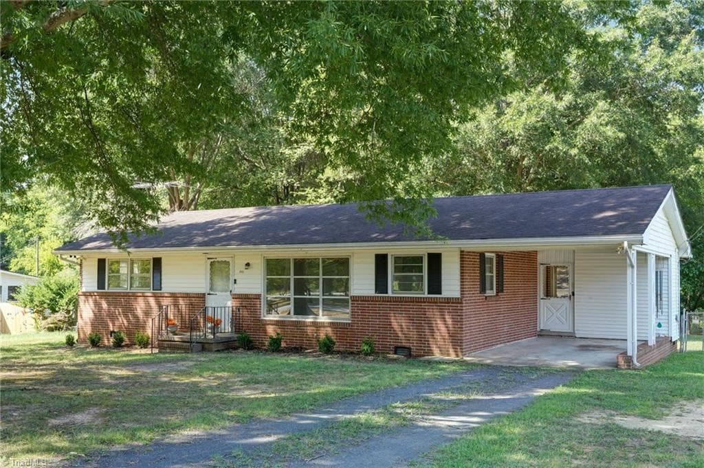 801 Grand Oaks Drive, Eden NC 27288