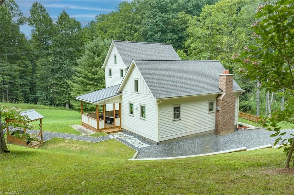 Stick/Site Built at 163 Walnut Drive, Jefferson NC 28640, photo 18 of 49