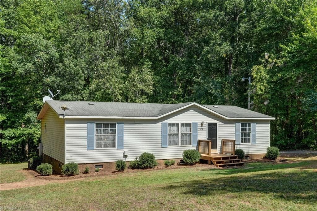 Manufactured Home at 1082 Raccoon Court, Reidsville NC 27320, Reidsville, photo 3 of 66