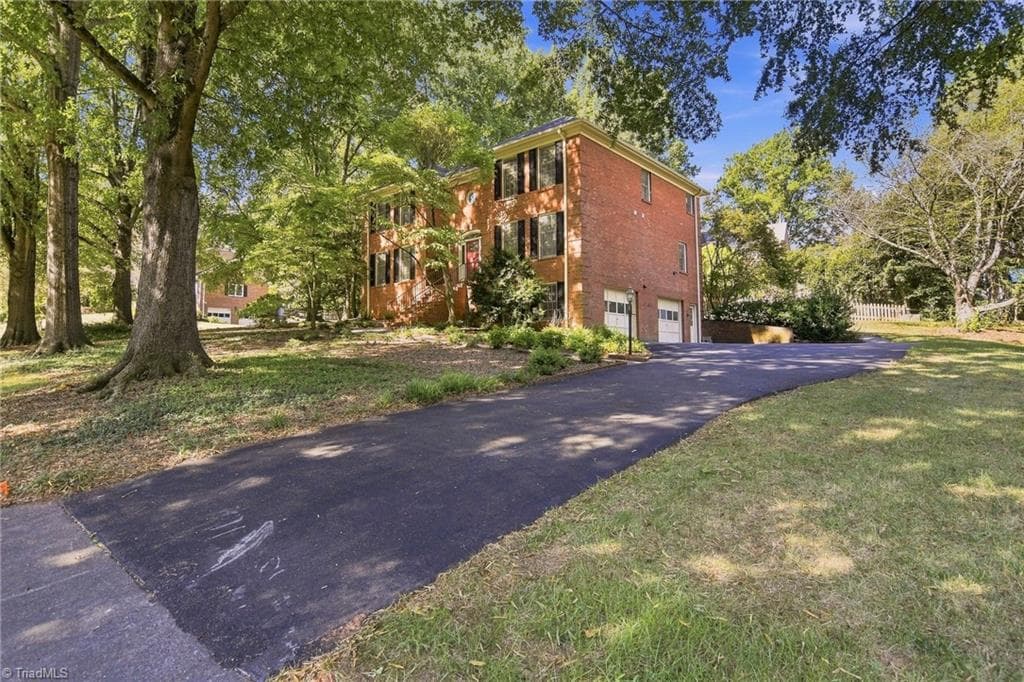 Stick/Site Built at 1014 Greenhurst Road, Winston-Salem NC 27104, Winston-Salem, photo 4 of 47