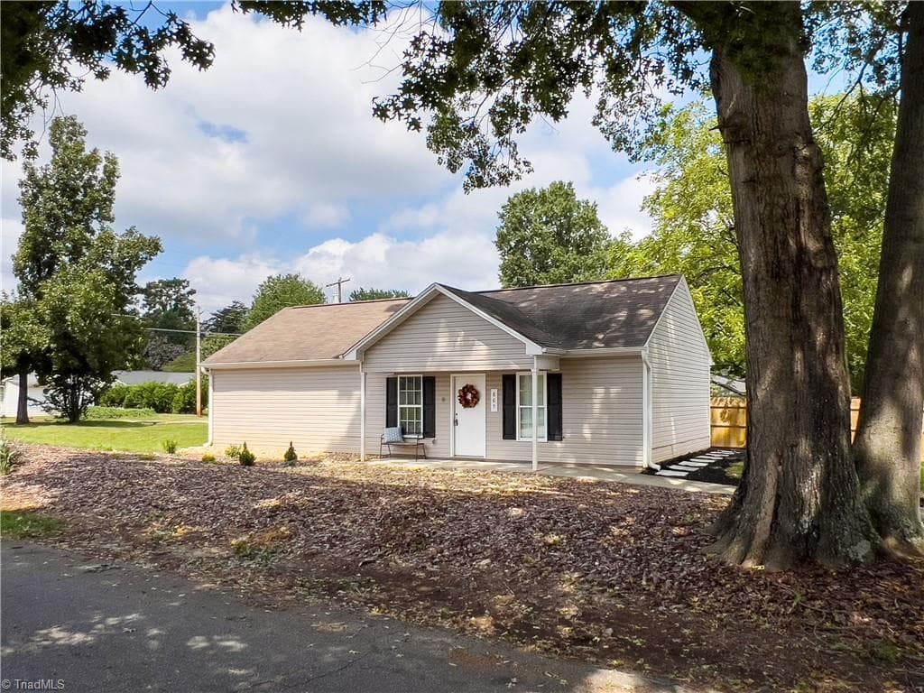 Stick/Site Built at 865 Ridgeview Avenue, Winston-Salem NC 27127, Winston-Salem, photo 2 of 28