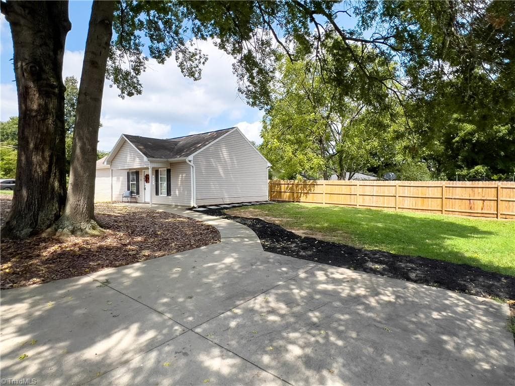 Stick/Site Built at 865 Ridgeview Avenue, Winston-Salem NC 27127, Winston-Salem, photo 3 of 28