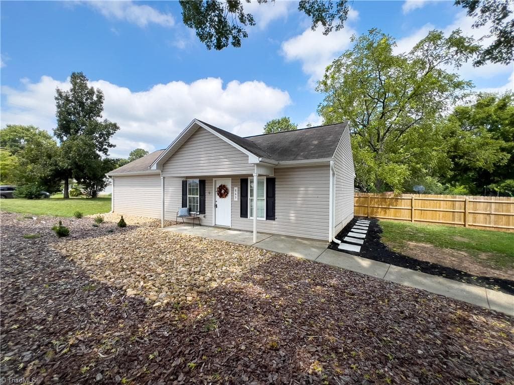 Stick/Site Built at 865 Ridgeview Avenue, Winston-Salem NC 27127, Winston-Salem, photo 4 of 28