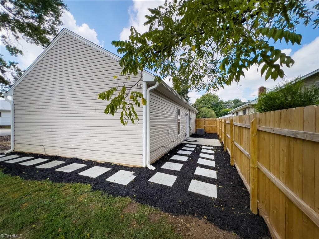 Stick/Site Built at 865 Ridgeview Avenue, Winston-Salem NC 27127, Winston-Salem, photo 25 of 28