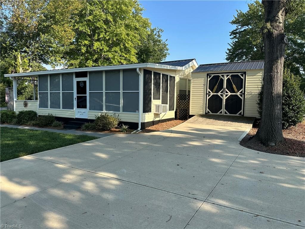 Manufactured Home at 104 Dove Lane, New London NC 28127, New London, photo 2 of 50