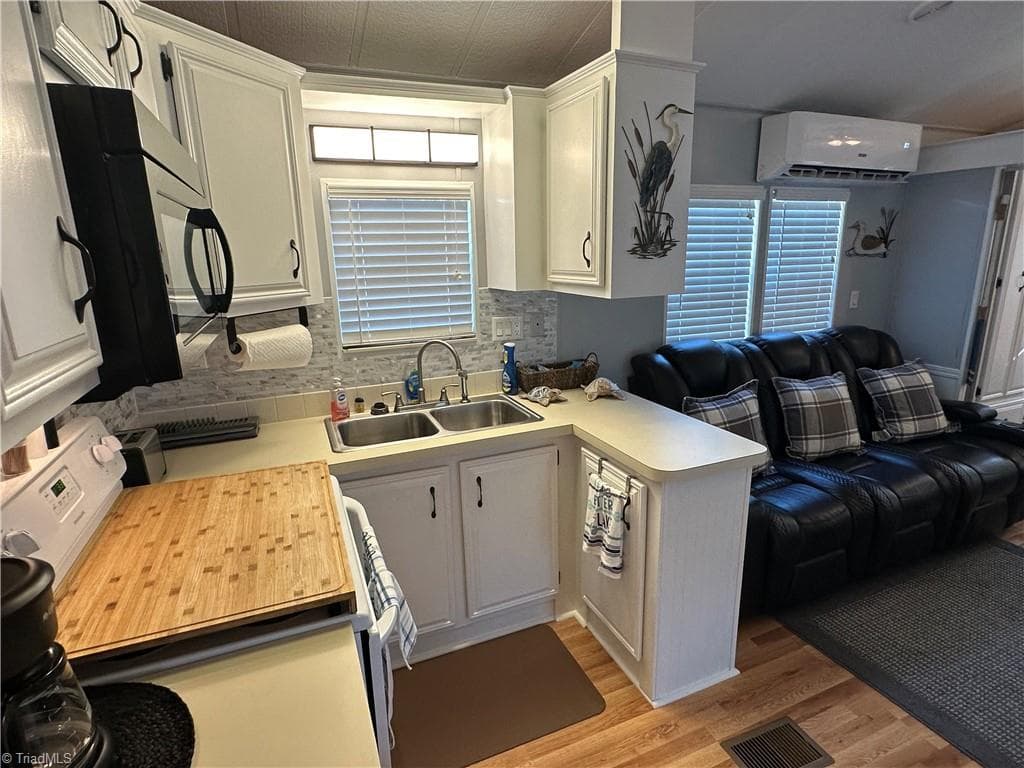Manufactured Home at 104 Dove Lane, New London NC 28127, New London, photo 13 of 50